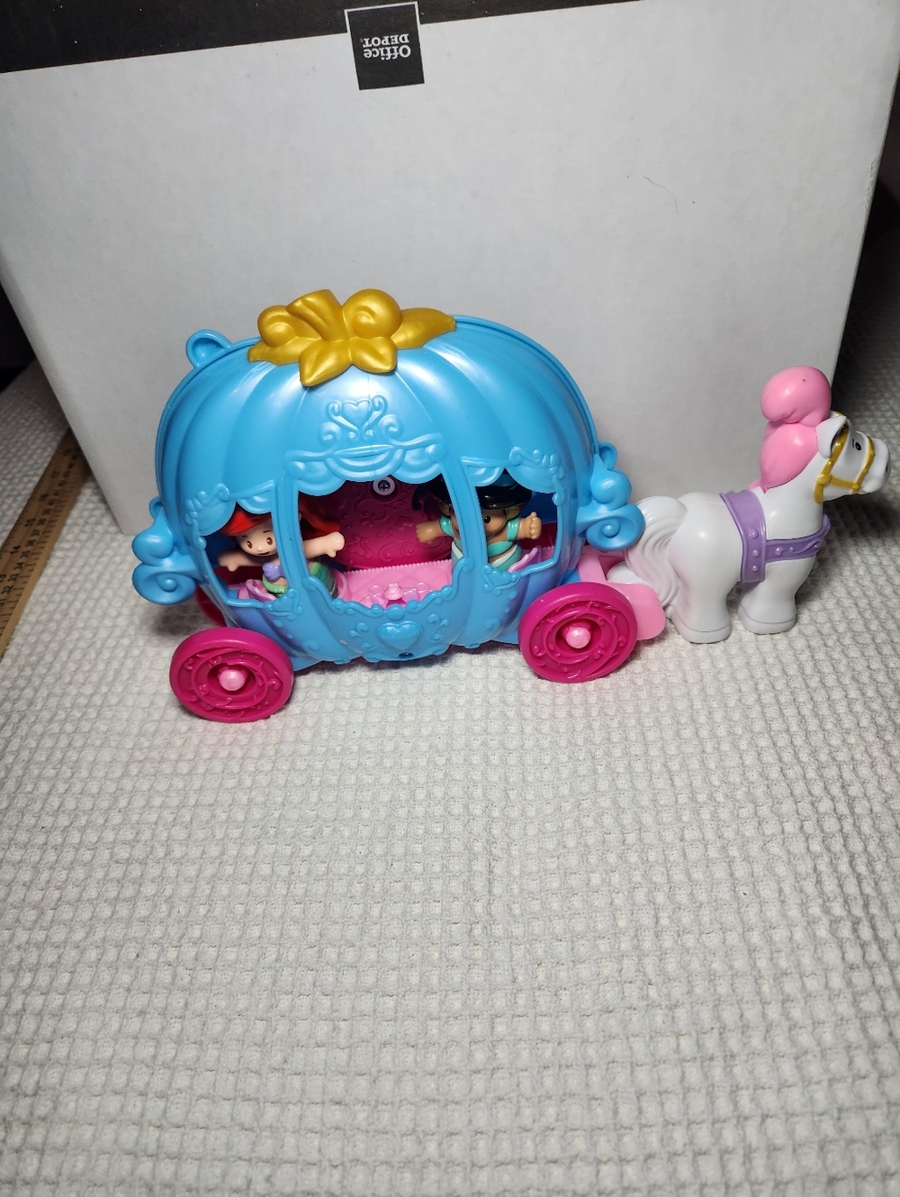 Little People Cinderella Princess Carriage Toy w/ 3 Princess Figures Small Flaw